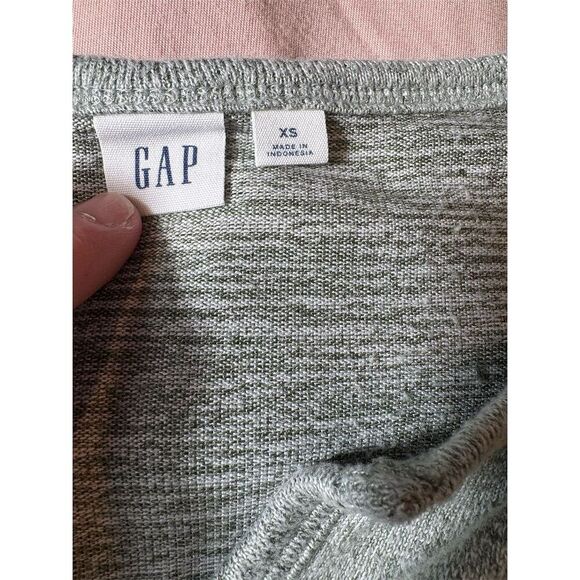 *3/$15 Bundle of 4 Women's XS/S T-Shirts Converse Universal Thread Ana Gap - Picture 7 of 9